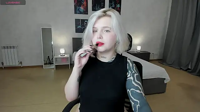 Snapshot of shadow__purrr chatting on November 2025 01:28:02 AM shadow purrr online show from November 2025 01:28:02 AM