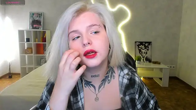 Snapshot of shadow__purrr chatting on December 2025 01:10:01 AM shadow purrr online show from December 2025 01:10:01 AM