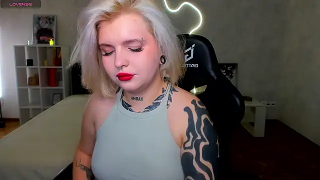 Snapshot of shadow__purrr chatting on December 2025 12:49:02 AM shadow purrr online show from December 2025 12:49:02 AM