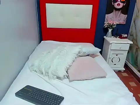 Snapshot of Xelena_Kiss chatting on November 2025 01:04:02 AM Xelena Kiss online show from November 2025 01:04:02 AM