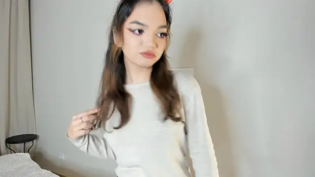 Snapshot of CoreenLuebbers chatting on December 2025 07:05:01 AM CoreenLuebbers online show from December 2025 07:05:01 AM