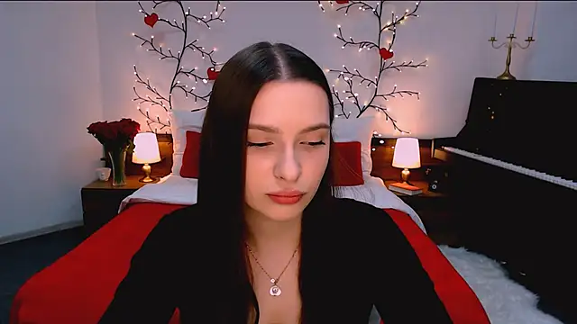 Snapshot of charming_berry chatting on December 2025 01:05:02 PM charming berry online show from December 2025 01:05:02 PM