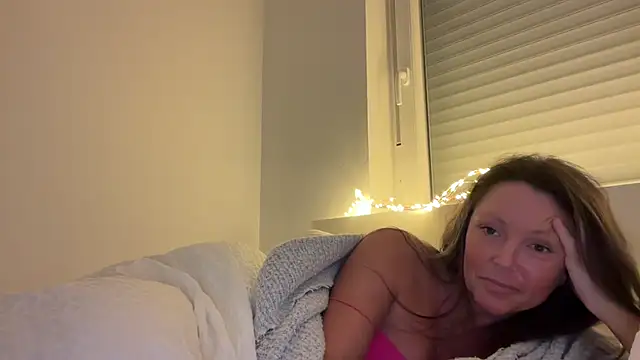 Snapshot of AnnaSophiaX chatting on December 2025 07:18:01 PM AnnaSophiaX online show from December 2025 07:18:01 PM