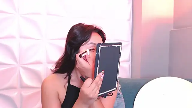 Snapshot of HorneyyQueen chatting on November 2025 12:52:01 PM HorneyyQueen online show from November 2025 12:52:01 PM