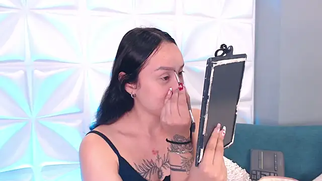 Snapshot of HorneyyQueen chatting on December 2025 02:01:01 PM HorneyyQueen online show from December 2025 02:01:01 PM