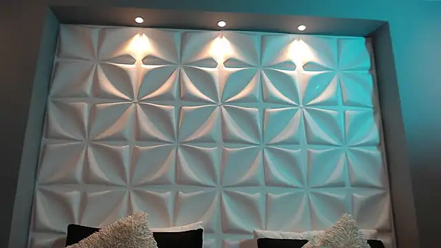 Snapshot of HorneyyQueen chatting on December 2025 12:33:02 PM HorneyyQueen online show from December 2025 12:33:02 PM