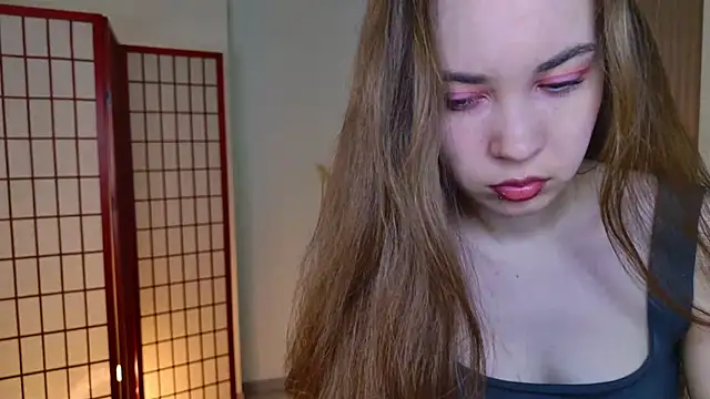 Snapshot of SilentLily chatting on November 2025 08:30:01 PM SilentLily online show from November 2025 08:30:01 PM