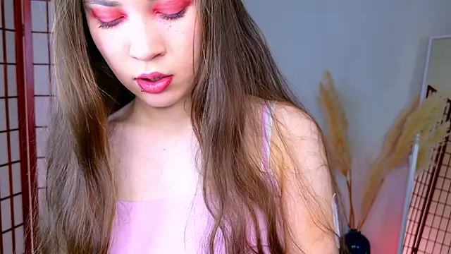 Snapshot of SilentLily chatting on December 2025 09:31:02 PM SilentLily online show from December 2025 09:31:02 PM