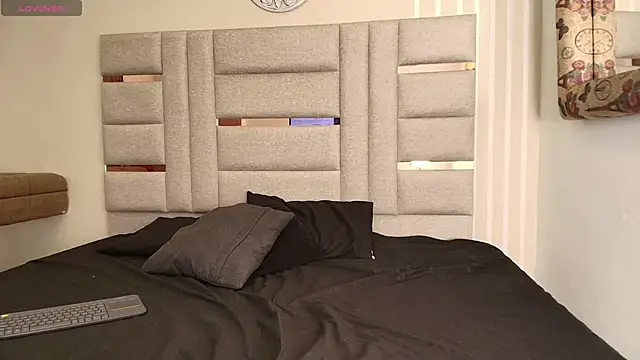 Snapshot of LittlePeach_ chatting on December 2025 03:06:01 PM LittlePeach online show from December 2025 03:06:01 PM