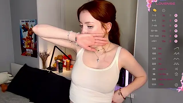 Snapshot of belly_swan chatting on December 2025 06:23:01 PM belly swan online show from December 2025 06:23:01 PM