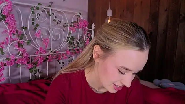 Snapshot of KristleKirst chatting on November 2025 12:16:02 PM KristleKirst online show from November 2025 12:16:02 PM