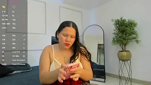 Snapshot of Soffiegrey chatting on December 2025 08:13:01 PM Soffiegrey online show from December 2025 08:13:01 PM