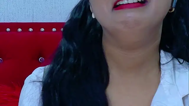 Snapshot of LeahSole chatting on November 2025 03:40:01 AM LeahSole online show from November 2025 03:40:01 AM