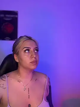 Snapshot of VeloraVyxen_ chatting on November 2025 02:43:02 AM VeloraVyxen online show from November 2025 02:43:02 AM