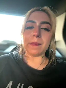 Snapshot of VeloraVyxen_ chatting on November 2025 09:03:02 PM VeloraVyxen online show from November 2025 09:03:02 PM