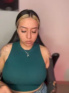 Snapshot of VeloraVyxen_ chatting on November 2025 01:28:02 AM VeloraVyxen online show from November 2025 01:28:02 AM