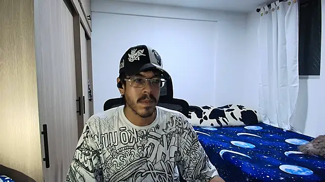 Snapshot of naitt_ chatting on November 2025 01:41:02 AM naitt online show from November 2025 01:41:02 AM