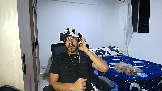 Snapshot of naitt_ chatting on December 2025 09:40:01 AM naitt online show from December 2025 09:40:01 AM