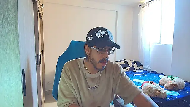 Snapshot of naitt_ chatting on December 2025 03:50:01 PM naitt online show from December 2025 03:50:01 PM