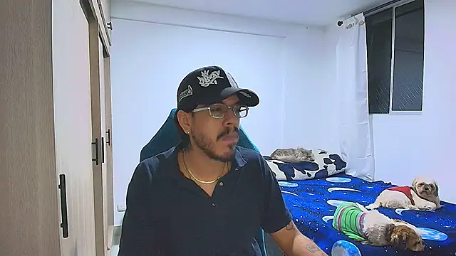 Snapshot of naitt_ chatting on December 2025 04:06:02 AM naitt online show from December 2025 04:06:02 AM