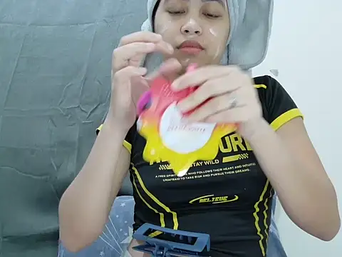 Snapshot of Ursexyasianskinny chatting on December 2025 05:39:02 AM Ursexyasianskinny online show from December 2025 05:39:02 AM