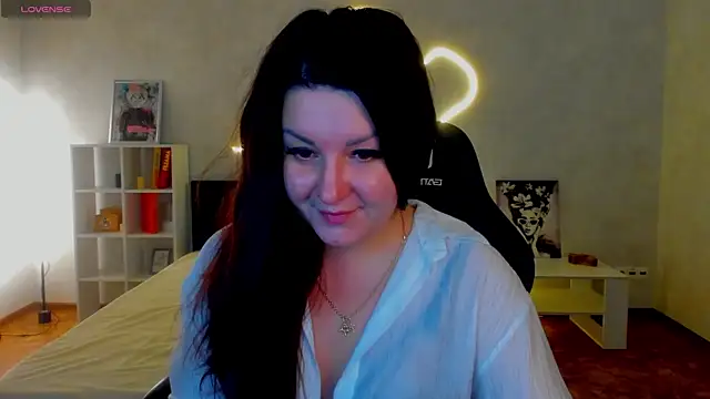 still  her online show from November 2025 01:07:02 AM