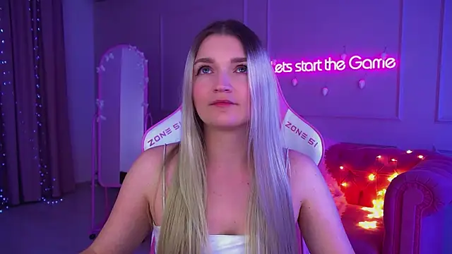 Snapshot of AnnyRaii chatting on December 2025 06:26:01 PM AnnyRaii online show from December 2025 06:26:01 PM