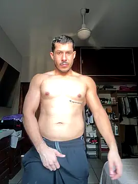 Snapshot of DARG_17 chatting on December 2025 08:35:01 PM DARG 17 online show from December 2025 08:35:01 PM