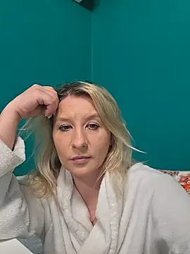 KaylinJan online show from May 2026 04:08:02 AM