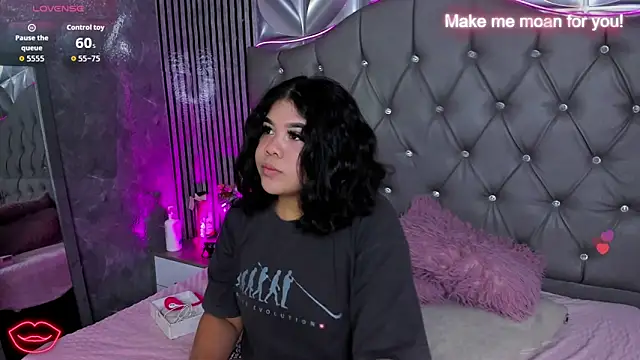 Amanda Mooree online show from May 2026 03:37:02 AM