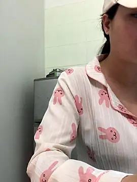 Snapshot of Miumiu95x chatting on December 2025 07:35:01 AM Miumiu95x online show from December 2025 07:35:01 AM