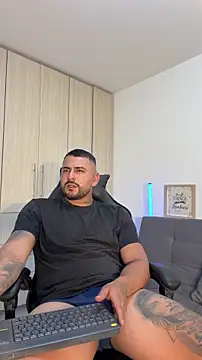 Snapshot of david10kc chatting on December 2025 03:01:01 AM david10kc online show from December 2025 03:01:01 AM