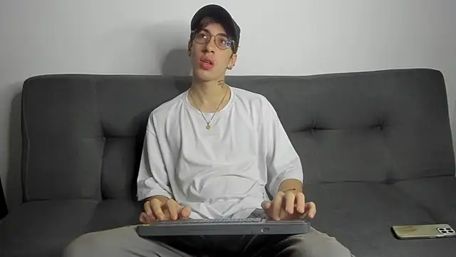 Snapshot of Dio__morningstar chatting on November 2025 11:32:02 AM Dio morningstar online show from November 2025 11:32:02 AM