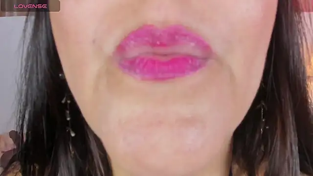 Snapshot of Sharlotte_BBW_ chatting on November 2025 01:11:01 PM Sharlotte BBW online show from November 2025 01:11:01 PM