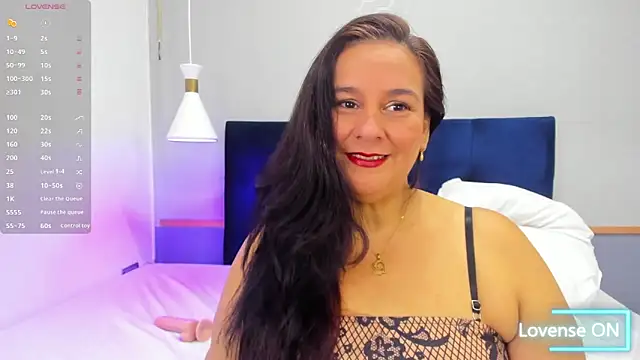 Snapshot of Sharlotte_BBW_ chatting on December 2025 11:49:02 AM Sharlotte BBW online show from December 2025 11:49:02 AM