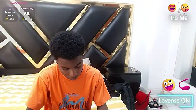 NoahJhonson69 online show from April 2026 11:40:01 AM