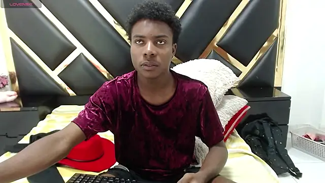 NoahJhonson69 online show from April 2026 11:19:02 AM