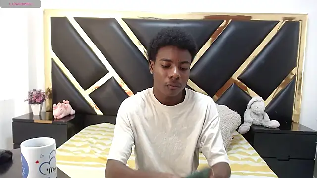 NoahJhonson69 online show from May 2026 11:28:01 AM