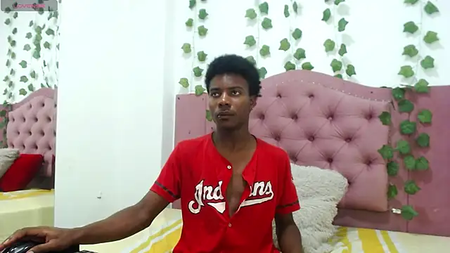 NoahJhonson69 online show from May 2026 11:39:01 AM