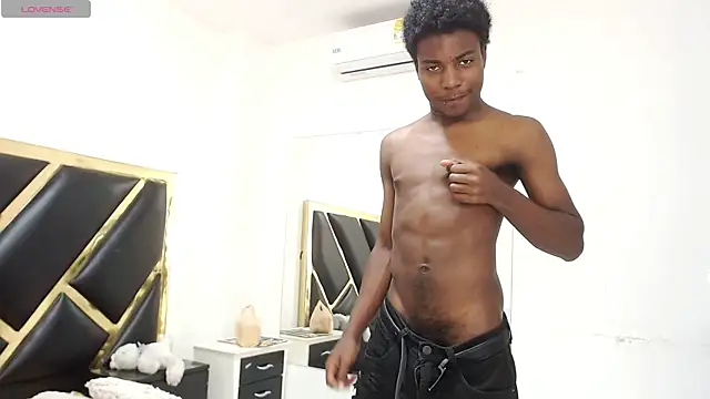 NoahJhonson69 online show from May 2026 11:37:01 AM