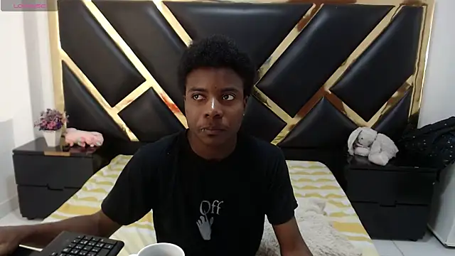 NoahJhonson69 online show from May 2026 11:29:01 AM