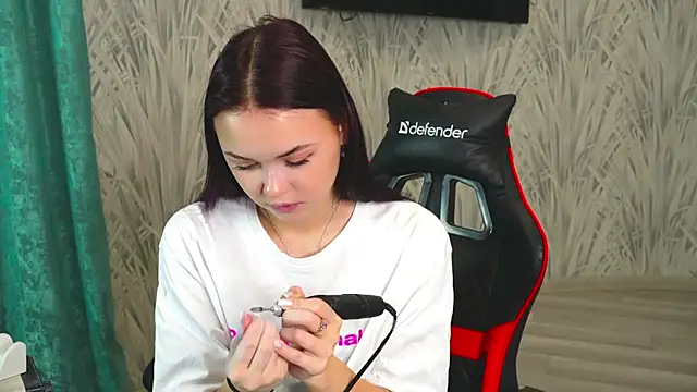 Snapshot of CarleeHake chatting on November 2025 02:34:02 AM CarleeHake online show from November 2025 02:34:02 AM