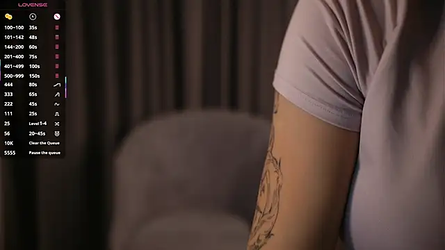 Snapshot of CarleeHake chatting on December 2025 01:15:02 AM CarleeHake online show from December 2025 01:15:02 AM