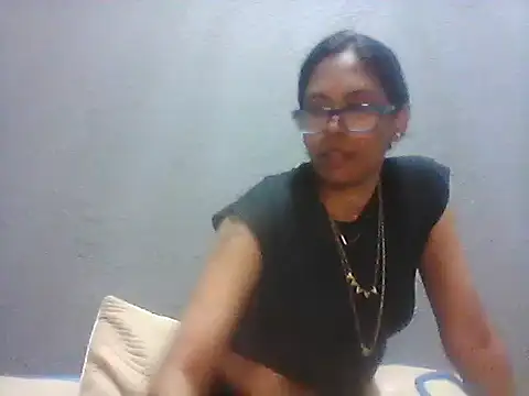 Snapshot of TiaBlaze chatting on December 2025 10:03:01 PM TiaBlaze online show from December 2025 10:03:01 PM
