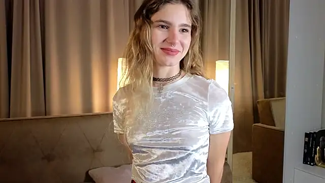 Snapshot of RozanneJordan chatting on December 2025 03:07:02 PM RozanneJordan online show from December 2025 03:07:02 PM