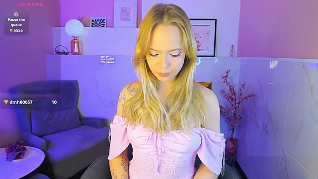 Snapshot of lucy_loy chatting on November 2025 01:55:02 PM lucy loy online show from November 2025 01:55:02 PM