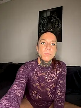 Snapshot of SexyInkedMiilfxx chatting on November 2025 12:17:01 PM SexyInkedMiilfxx online show from November 2025 12:17:01 PM