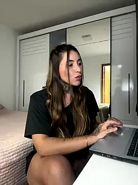 Snapshot of thauanydemontie chatting on November 2025 11:58:01 PM thauanydemontie online show from November 2025 11:58:01 PM