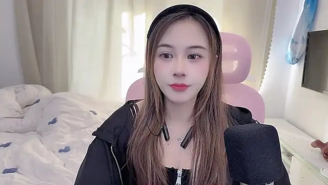 Snapshot of TTtia_ chatting on December 2025 01:11:01 AM TTtia online show from December 2025 01:11:01 AM