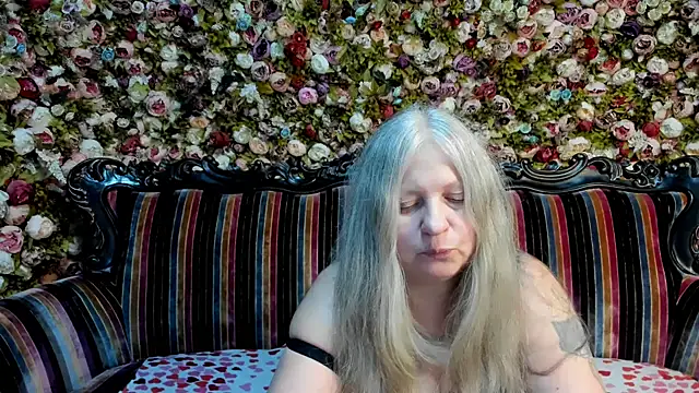 Snapshot of mariabelladonna chatting on November 2025 10:12:01 PM mariabelladonna online show from November 2025 10:12:01 PM